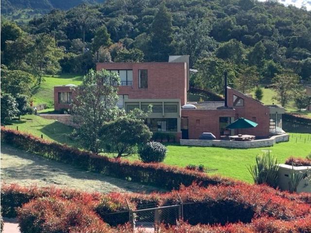 Casa de campo de alto standing de 4 dormitorios en venta La Calera, Cundinamarca