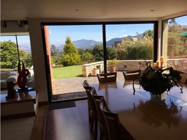 Casa de campo de alto standing de 4 dormitorios en venta La Calera, Cundinamarca