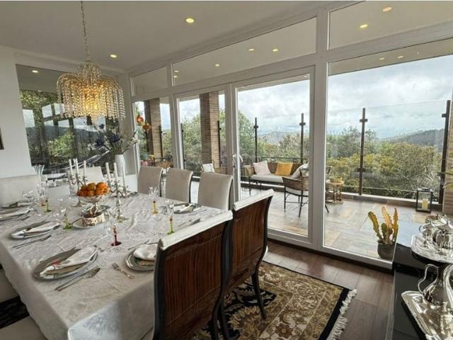 Casa de campo de alto standing de 4 dormitorios en venta La Calera, Cundinamarca