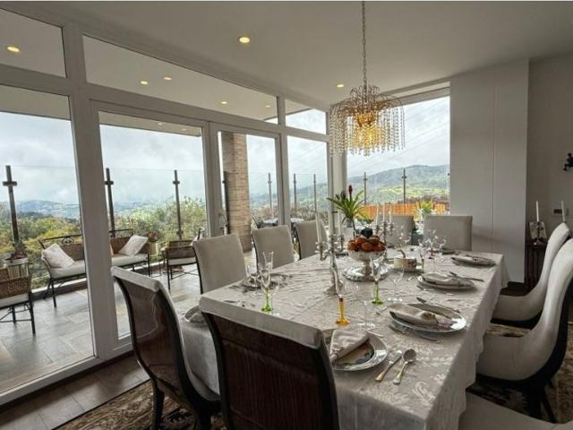 Casa de campo de alto standing de 4 dormitorios en venta La Calera, Cundinamarca