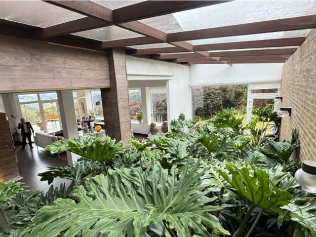Casa de campo de alto standing de 4 dormitorios en venta La Calera, Cundinamarca