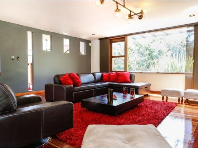 Casa de campo de alto standing de 4 dormitorios en venta La Calera, Cundinamarca