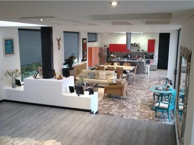 Casa de campo de alto standing de 4 dormitorios en venta La Calera, Cundinamarca