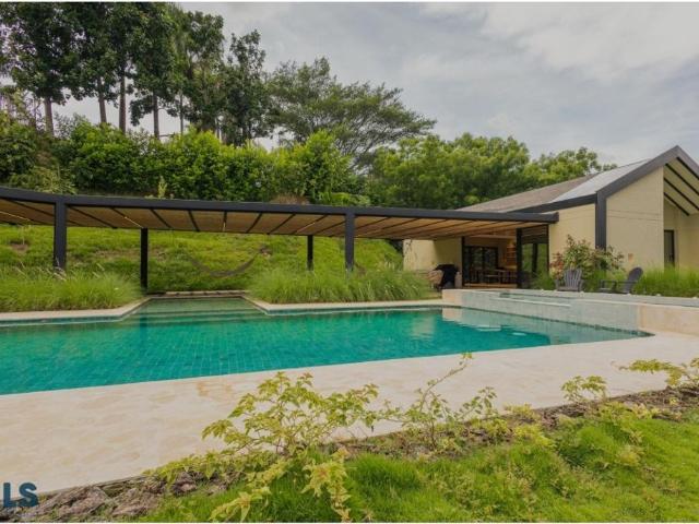 Casa de campo de alto standing de 4 dormitorios en venta San Jerónimo, Departamento de Antioquia