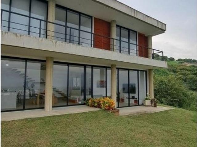 Casa de campo de alto standing de 4 dormitorios en venta Yumbo, Colombia