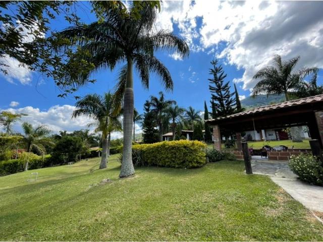 Casa de campo de alto standing de 5 dormitorios en venta Copacabana, Colombia