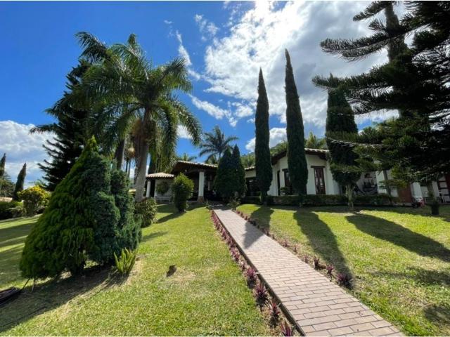 Casa de campo de alto standing de 5 dormitorios en venta Copacabana, Colombia