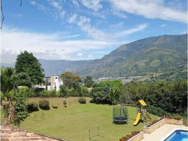 Casa de campo de alto standing de 5 dormitorios en venta Copacabana, Colombia