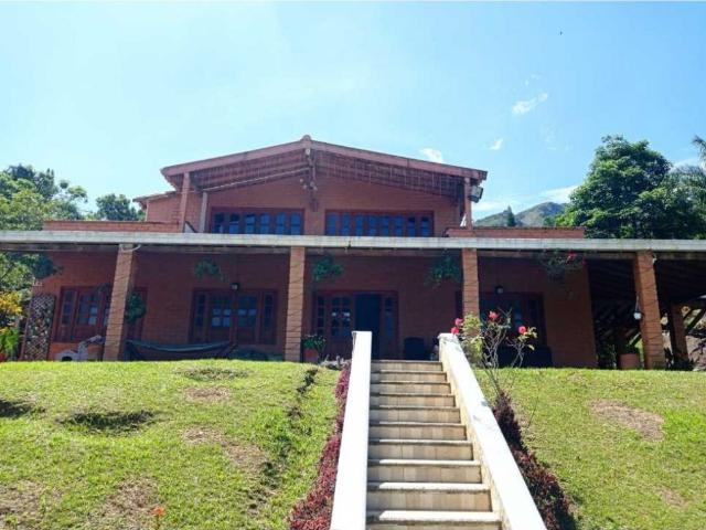 Casa de campo de alto standing de 5 dormitorios en venta Copacabana, Colombia