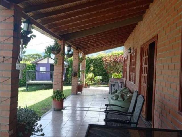 Casa de campo de alto standing de 5 dormitorios en venta Copacabana, Colombia