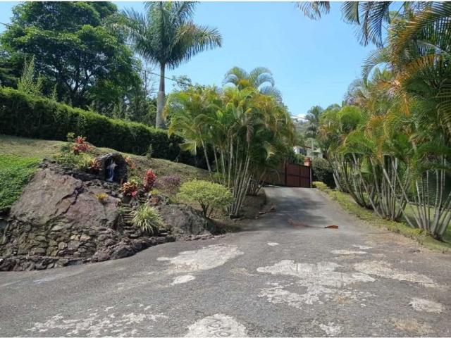 Casa de campo de alto standing de 5 dormitorios en venta Copacabana, Colombia