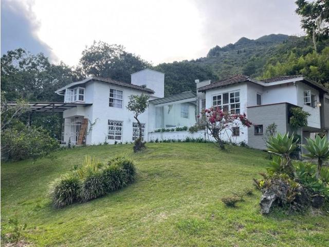 Casa de campo de alto standing de 5 dormitorios en venta Copacabana, Colombia