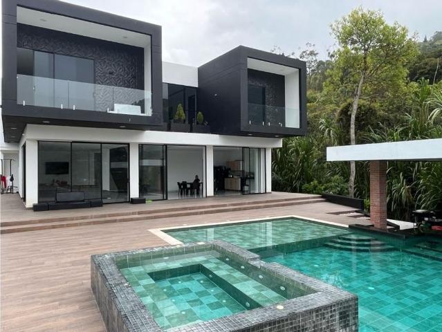 Casa de campo de alto standing de 5 dormitorios en venta Copacabana, Departamento de Antioquia