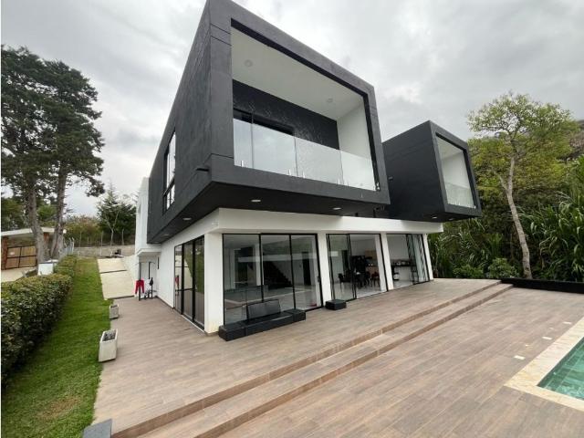 Casa de campo de alto standing de 5 dormitorios en venta Copacabana, Departamento de Antioquia