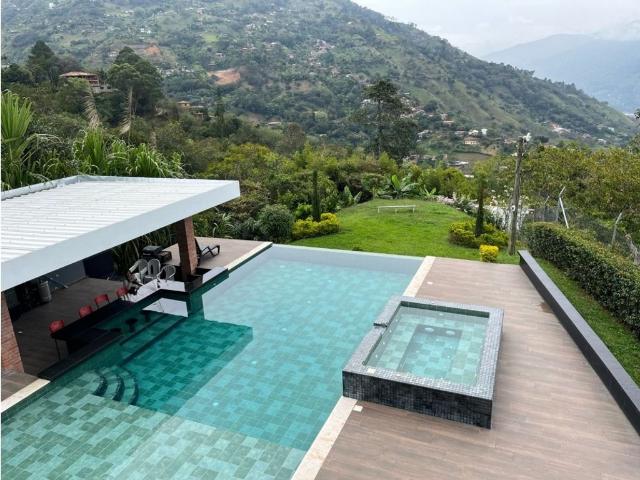 Casa de campo de alto standing de 5 dormitorios en venta Copacabana, Departamento de Antioquia