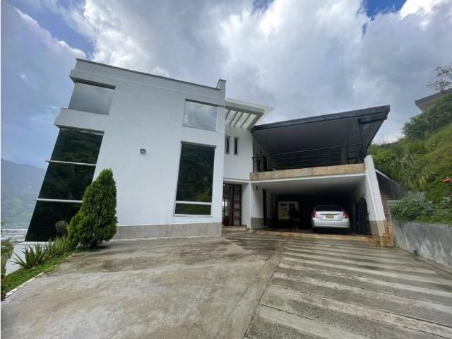 Casa de campo de alto standing de 5 dormitorios en venta Copacabana, Departamento de Antioquia