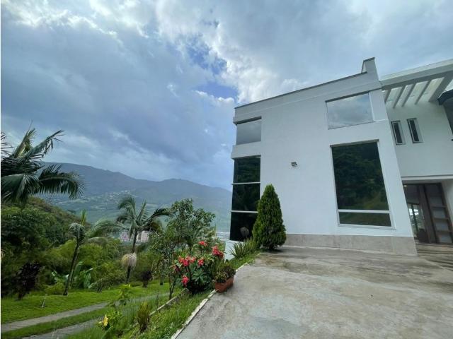 Casa de campo de alto standing de 5 dormitorios en venta Copacabana, Departamento de Antioquia