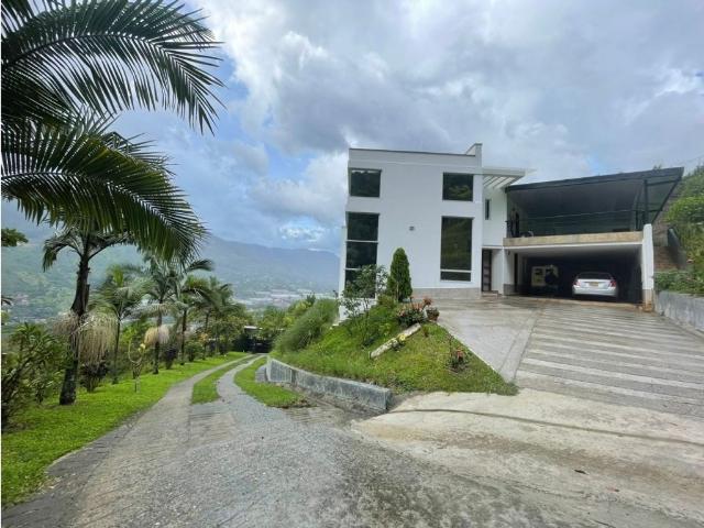 Casa de campo de alto standing de 5 dormitorios en venta Copacabana, Departamento de Antioquia