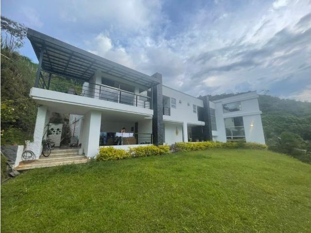 Casa de campo de alto standing de 5 dormitorios en venta Copacabana, Departamento de Antioquia