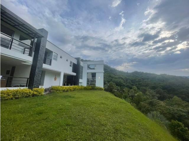 Casa de campo de alto standing de 5 dormitorios en venta Copacabana, Departamento de Antioquia