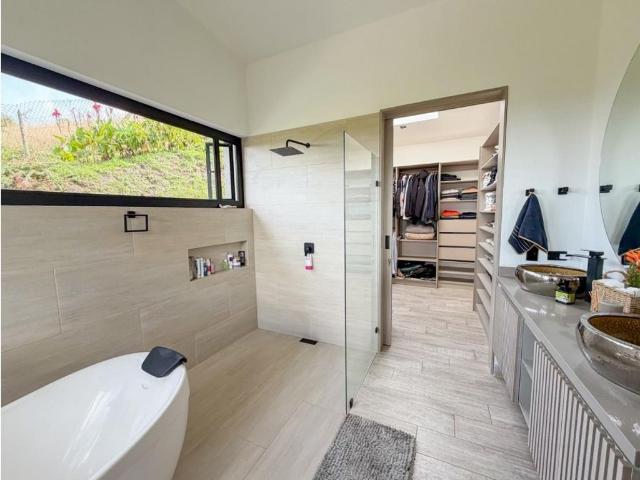 Casa de campo de alto standing de 5 dormitorios en venta Guarne, Colombia
