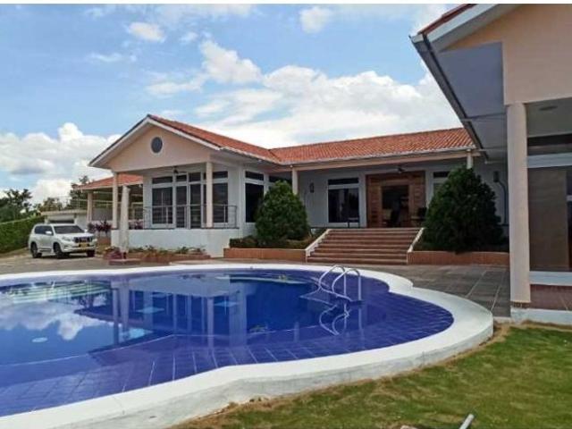 Casa de campo de alto standing de 5 dormitorios en venta La Mesa, Colombia