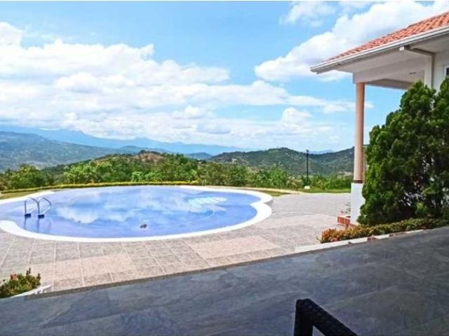 Casa de campo de alto standing de 5 dormitorios en venta La Mesa, Colombia