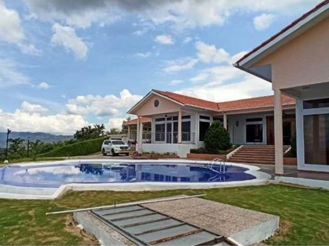 Casa de campo de alto standing de 5 dormitorios en venta La Mesa, Colombia
