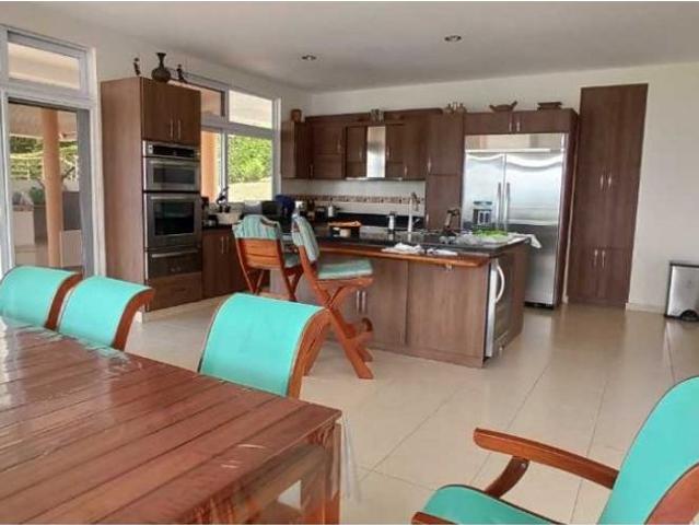 Casa de campo de alto standing de 5 dormitorios en venta La Mesa, Colombia