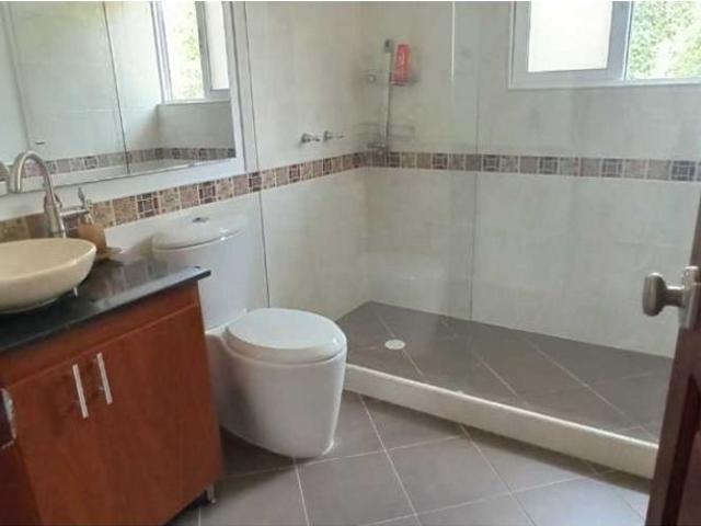Casa de campo de alto standing de 5 dormitorios en venta La Mesa, Colombia