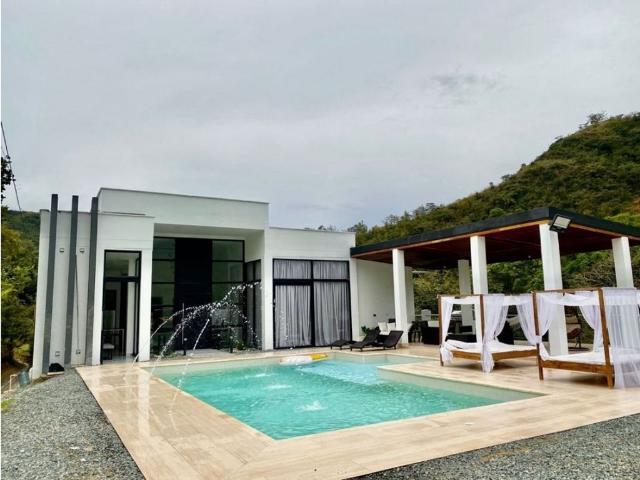 Casa de campo de alto standing de 5 dormitorios en venta San Jerónimo, Departamento de Antioquia