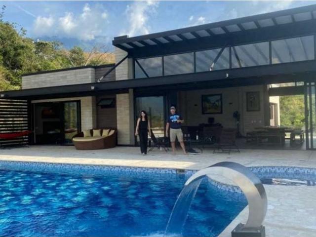 Casa de campo de alto standing de 5 dormitorios en venta San Jerónimo, Departamento de Antioquia