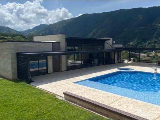 Casa de campo de alto standing de 5 dormitorios en venta San Jerónimo, Departamento de Antioquia