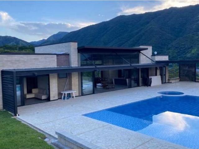 Casa de campo de alto standing de 5 dormitorios en venta San Jerónimo, Departamento de Antioquia