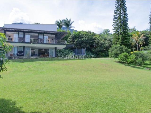 Casa de campo de alto standing de 6 dormitorios en venta Copacabana, Colombia
