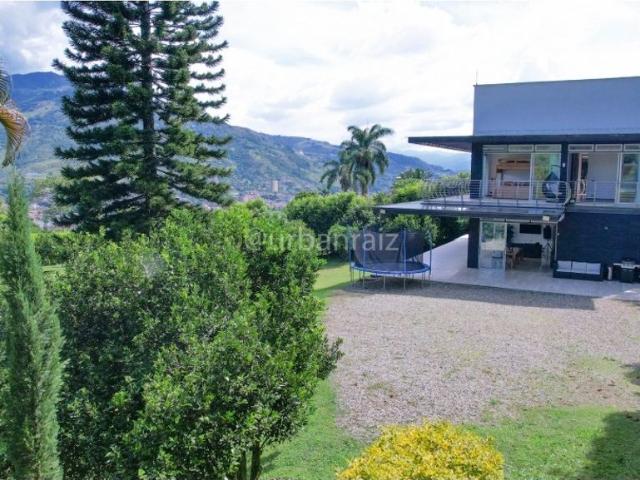 Casa de campo de alto standing de 6 dormitorios en venta Copacabana, Colombia