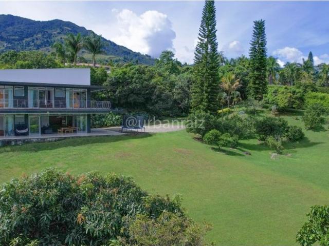 Casa de campo de alto standing de 6 dormitorios en venta Copacabana, Colombia