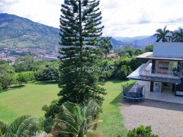 Casa de campo de alto standing de 6 dormitorios en venta Copacabana, Colombia