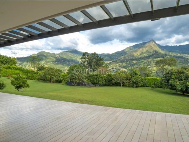 Casa de campo de alto standing de 6 dormitorios en venta Copacabana, Colombia