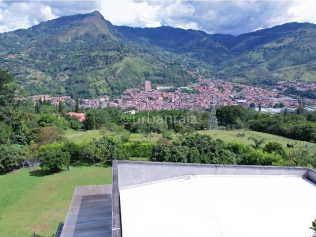 Casa de campo de alto standing de 6 dormitorios en venta Copacabana, Colombia