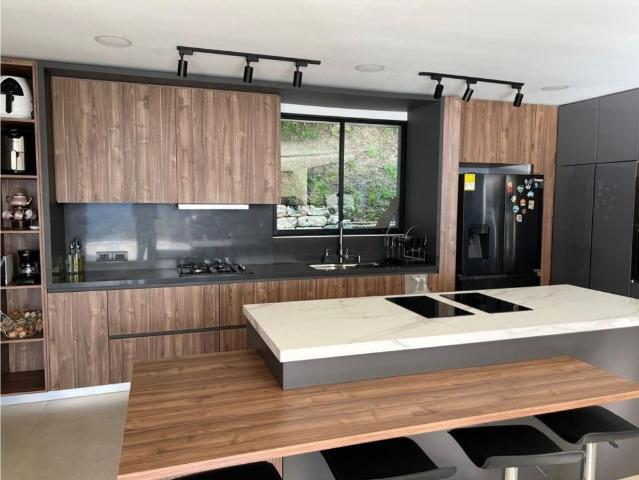 Casa de campo de alto standing de 6 dormitorios en venta Copacabana, Colombia