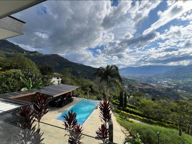 Casa de campo de alto standing de 6 dormitorios en venta Copacabana, Colombia