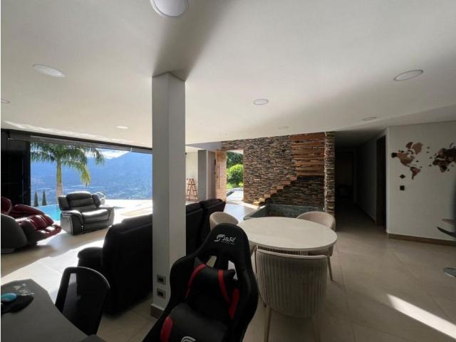 Casa de campo de alto standing de 6 dormitorios en venta Copacabana, Colombia