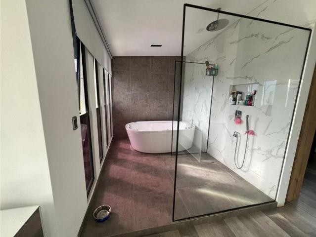 Casa de campo de alto standing de 6 dormitorios en venta Copacabana, Colombia