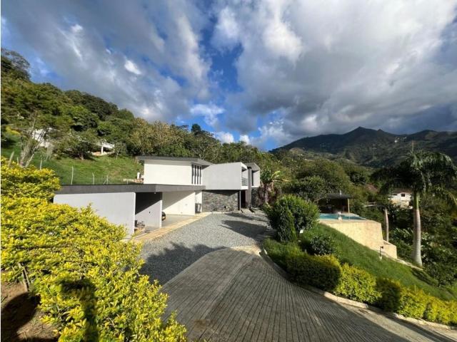 Casa de campo de alto standing de 6 dormitorios en venta Copacabana, Colombia