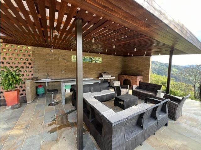 Casa de campo de alto standing de 6 dormitorios en venta Copacabana, Colombia