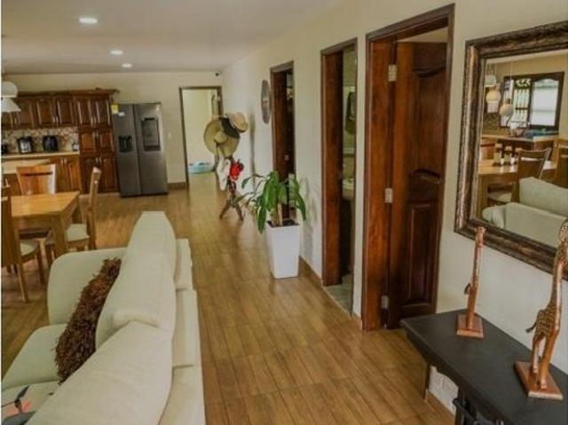 Casa de campo de alto standing de 6 dormitorios en venta Copacabana, Colombia