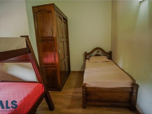 Casa de campo de alto standing de 6 dormitorios en venta Copacabana, Colombia