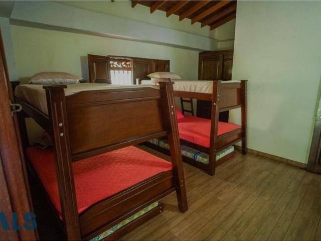 Casa de campo de alto standing de 6 dormitorios en venta Copacabana, Colombia