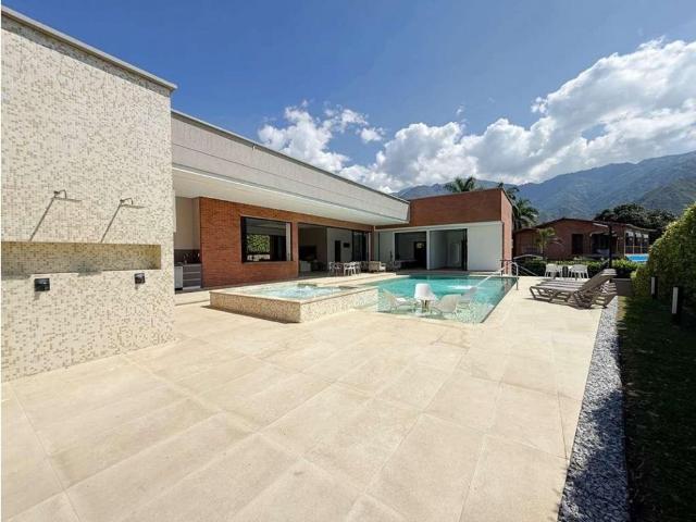 Casa de campo de alto standing de 6 dormitorios en venta San Jerónimo, Departamento de Antioquia